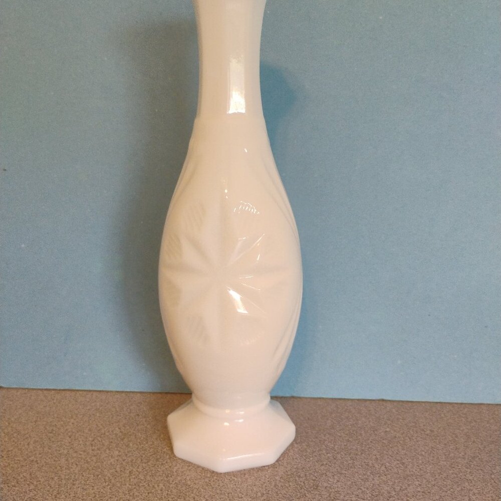 Indiana Glass Vintage Milk Glass Starburst Pattern Vase